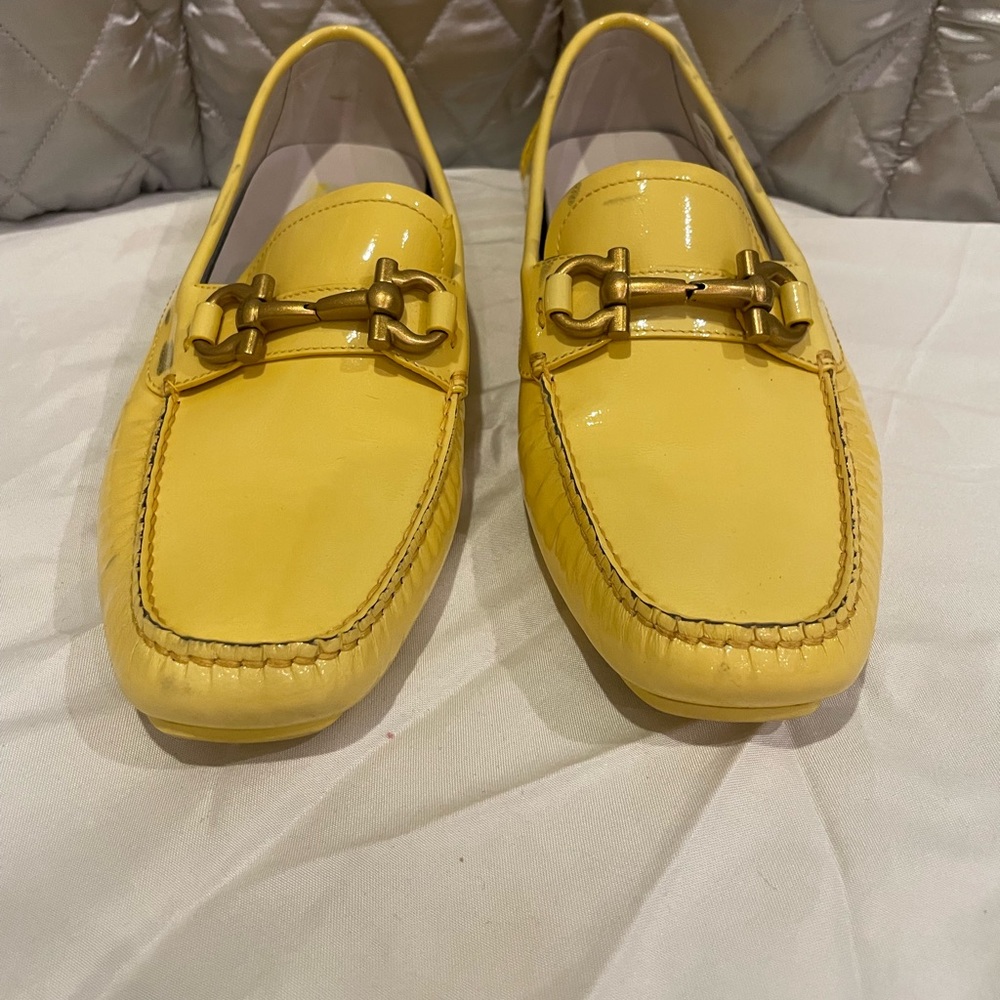 Salvatore Ferragamo yellow patten leather women’s driving flats w/gold bit